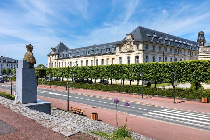 Une rue à Saint-Cyr-l'École